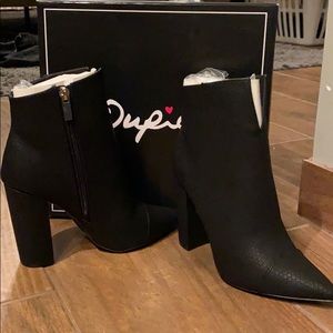 Qupid Signal Block Heel Bootie🖤